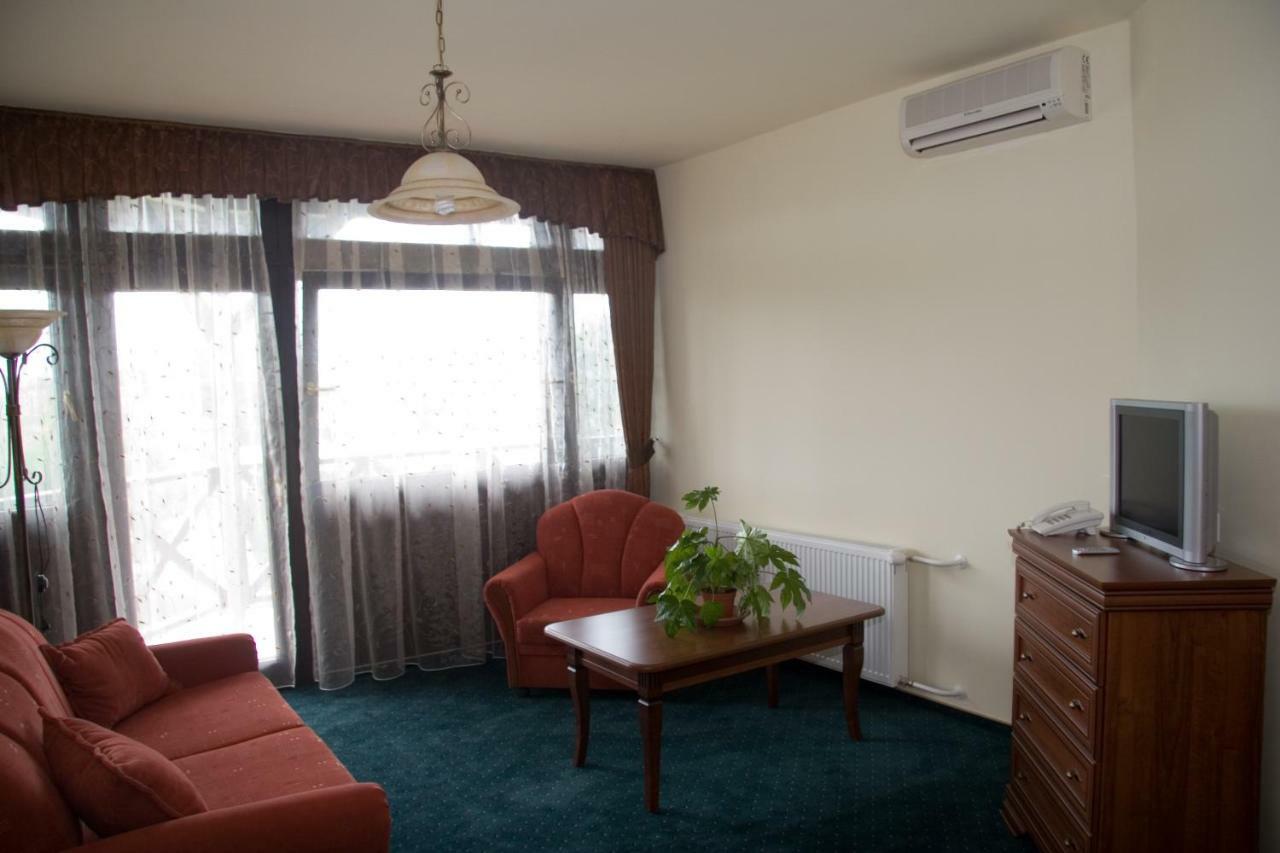 Hotel Fortuna Dávod Δωμάτιο φωτογραφία