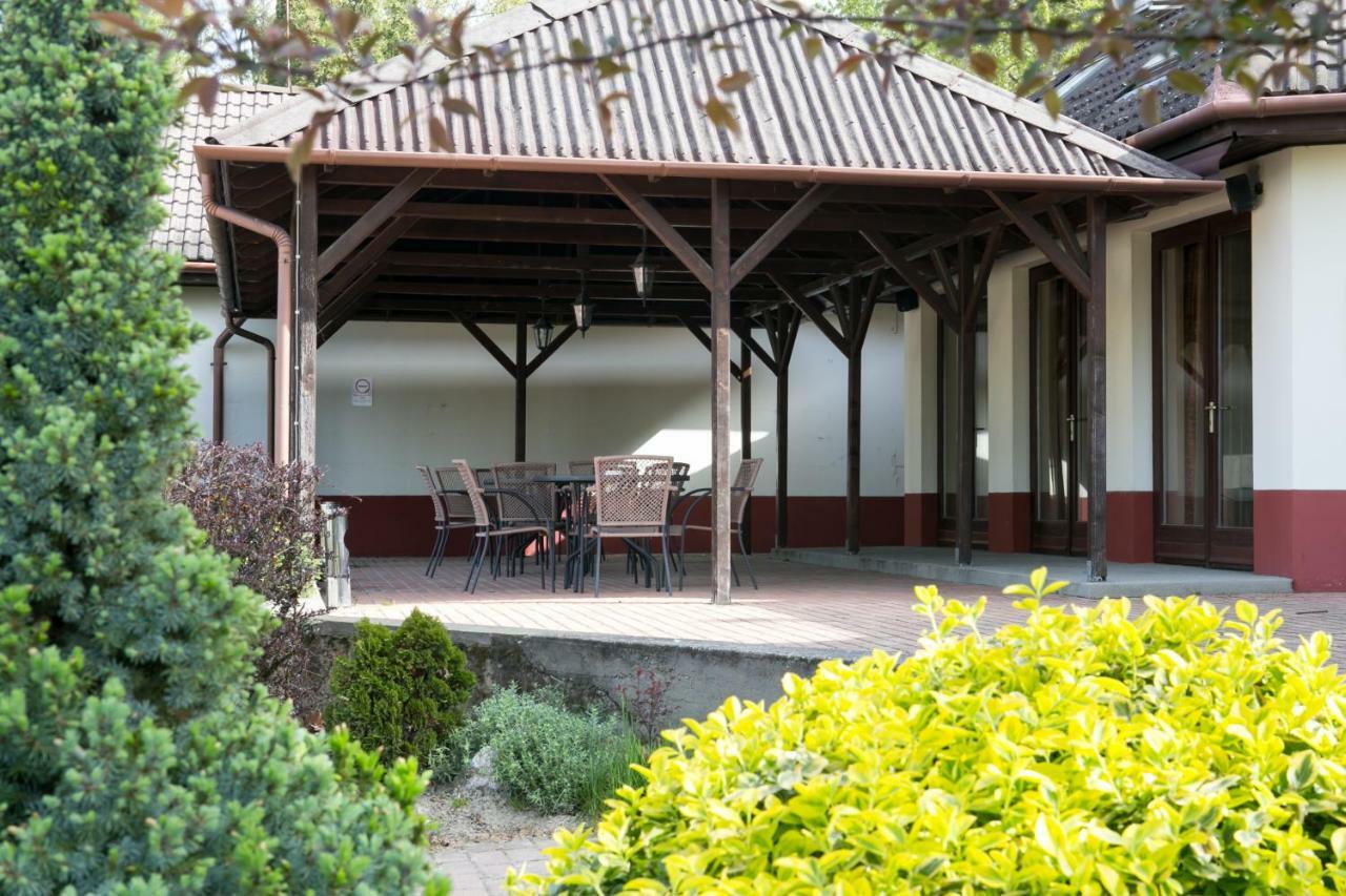 Hotel Fortuna Dávod Εξωτερικό φωτογραφία