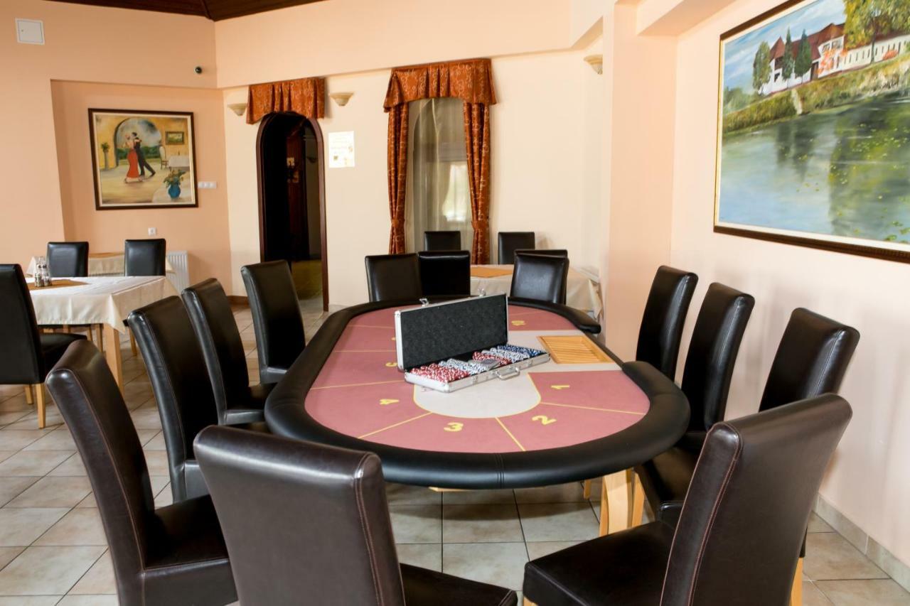 Hotel Fortuna Dávod Εξωτερικό φωτογραφία