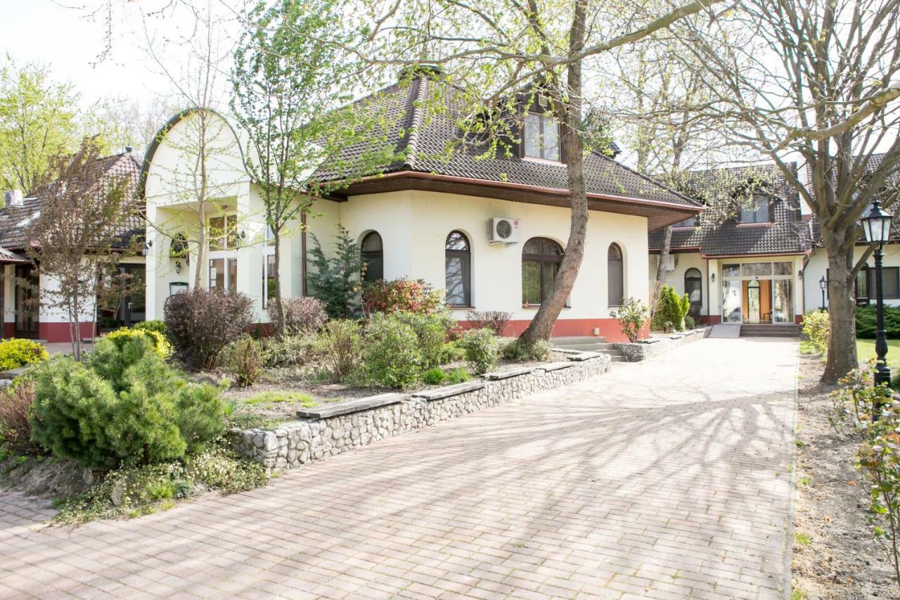 Hotel Fortuna Dávod Εξωτερικό φωτογραφία