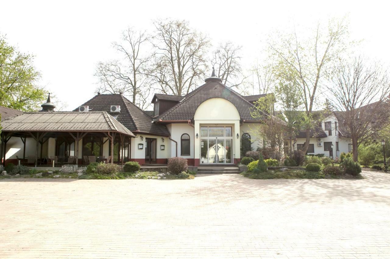 Hotel Fortuna Dávod Εξωτερικό φωτογραφία