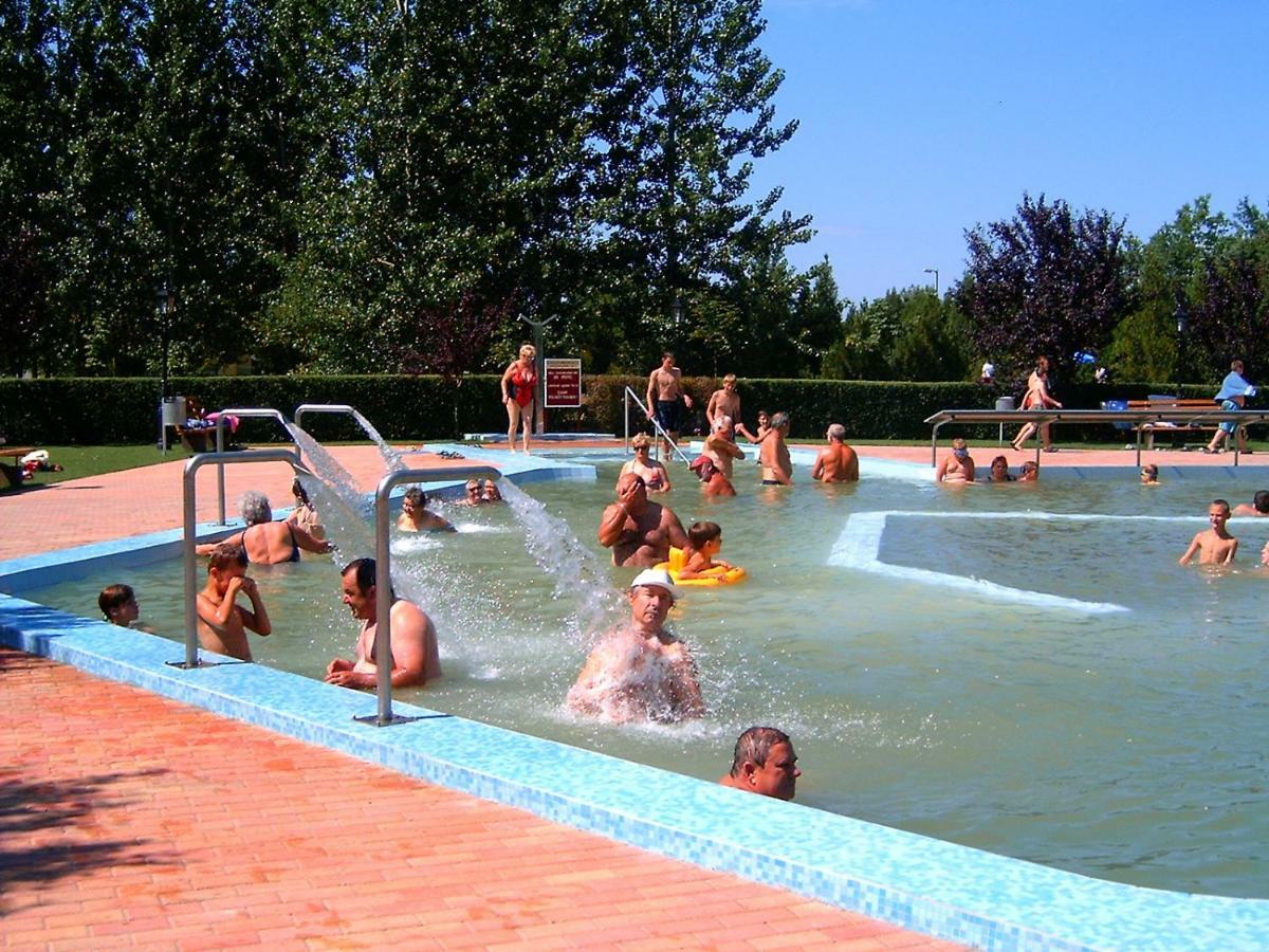 Hotel Fortuna Dávod Εξωτερικό φωτογραφία
